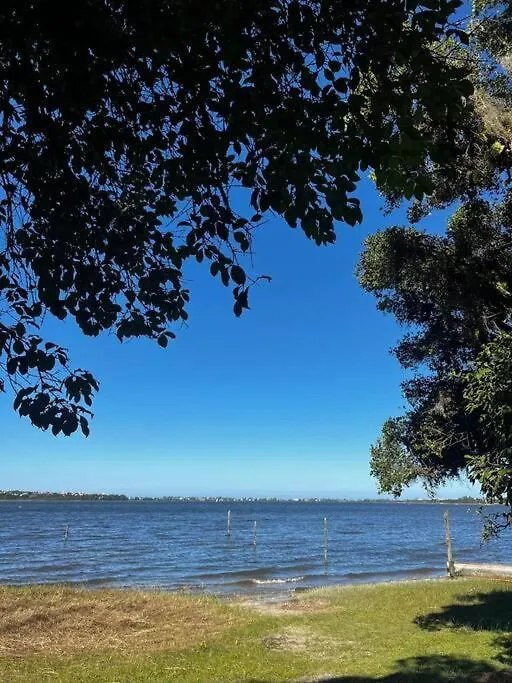 Casa Amarela Na Lagoa De Ibiraquera Imbituba  Casa de Férias Imbituba (Santa Catarina)