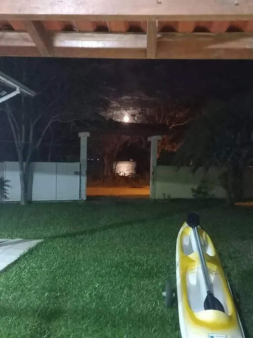 Casa Amarela Na Lagoa De Ibiraquera 因比图巴 0*,  巴西
