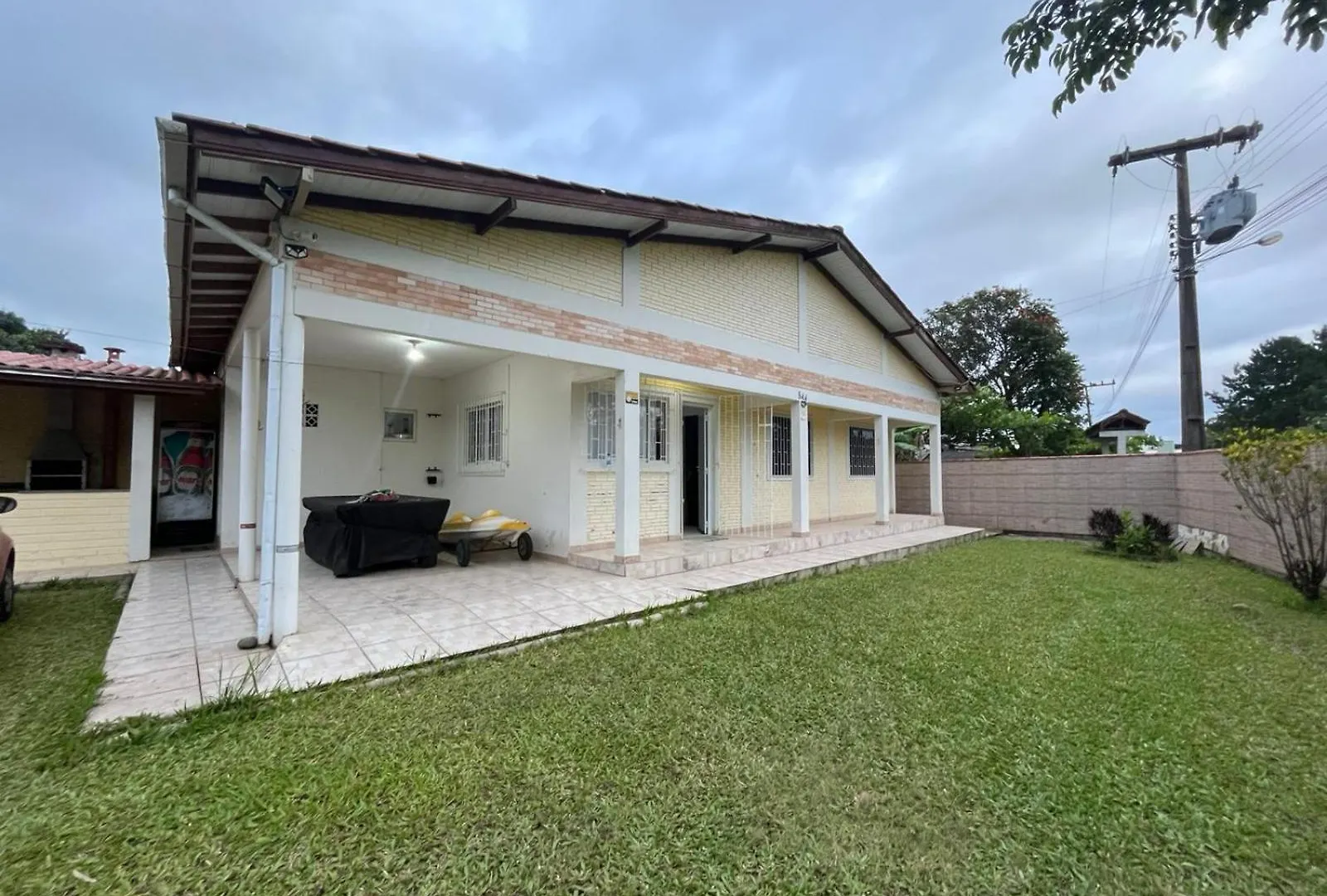 Casa Amarela Na Lagoa De Ibiraquera 因比图巴