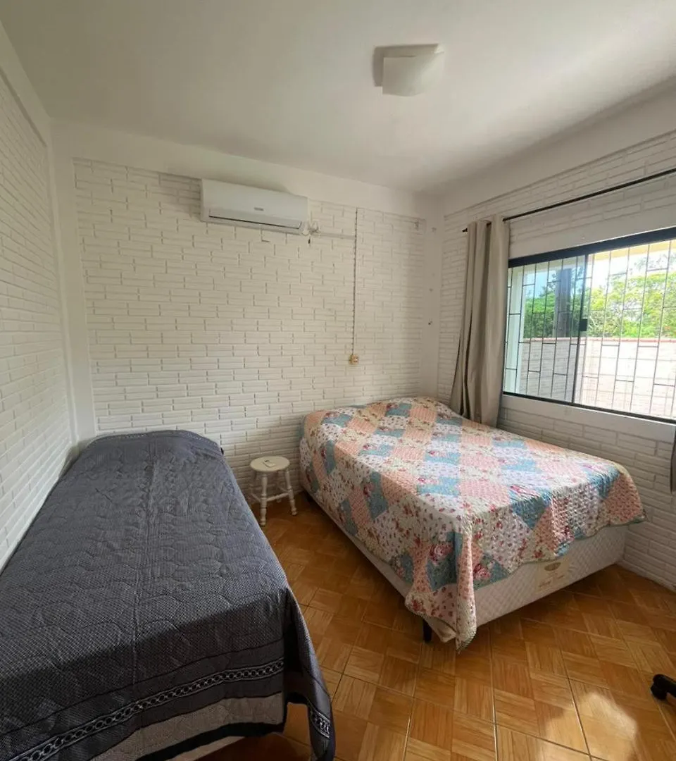 度假居 Casa Amarela Na Lagoa De Ibiraquera 因比图巴