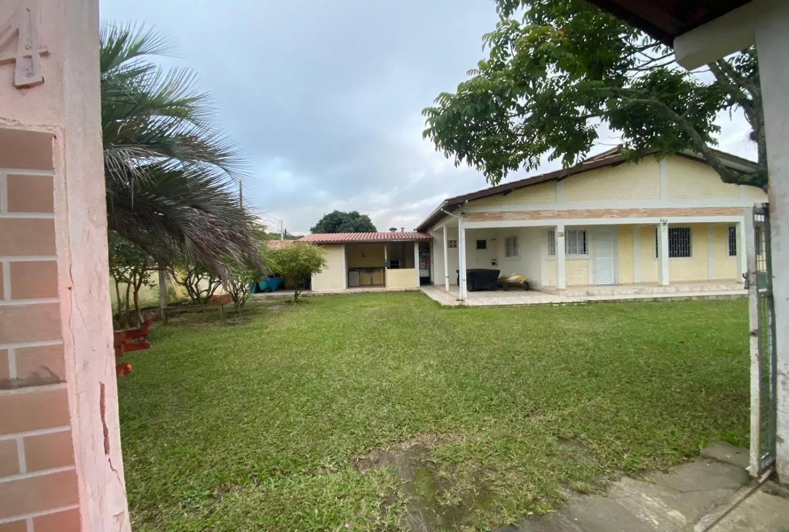 度假居 Casa Amarela Na Lagoa De Ibiraquera 因比图巴